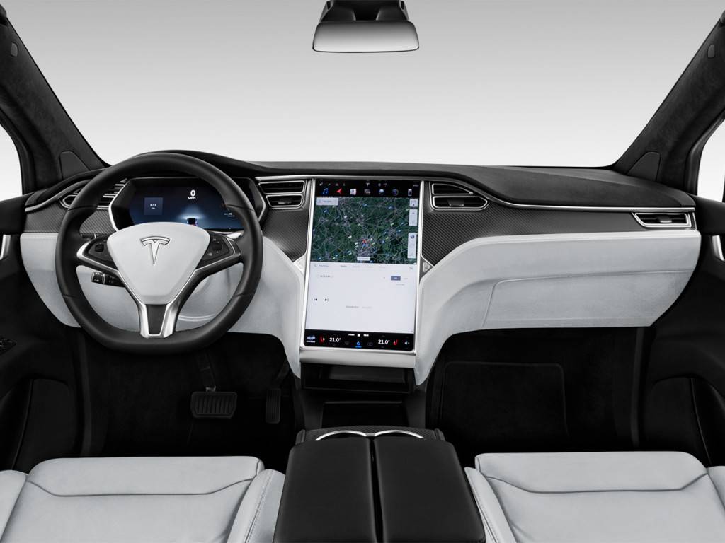 Tesla Model X, 17-дюймовый сенсорный экран
