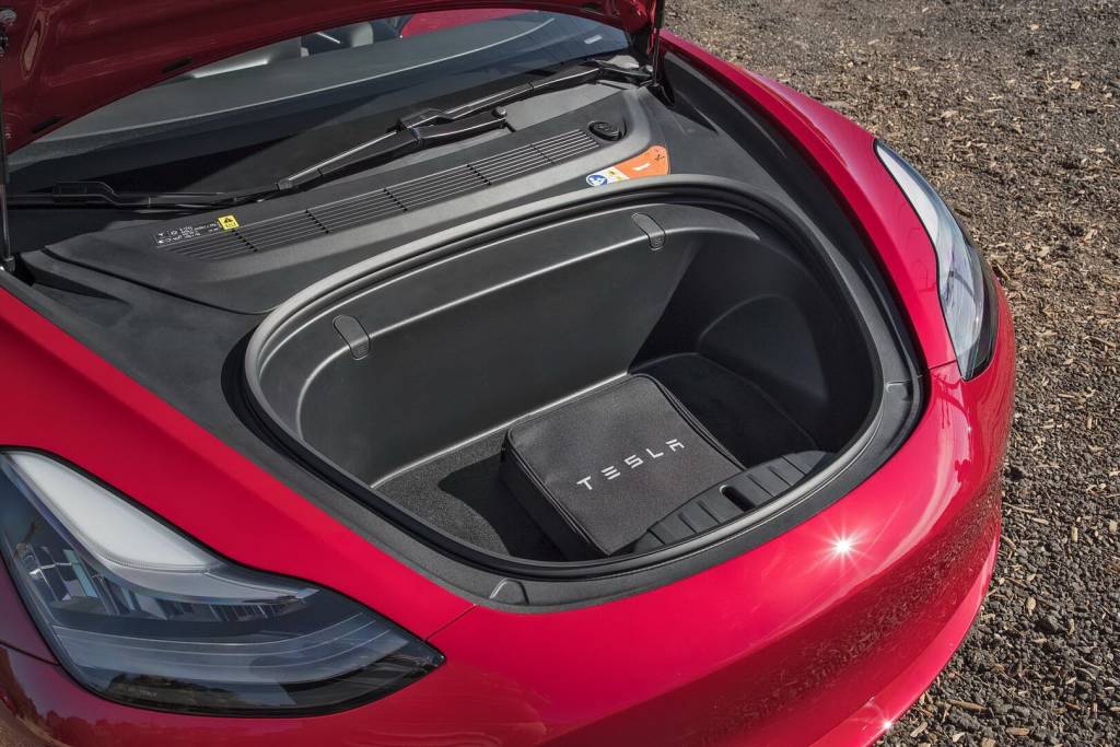Tesla model 3 передній багажник