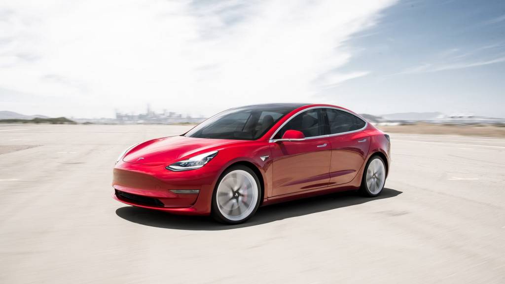 Tesla Model 3 вигляд спереду