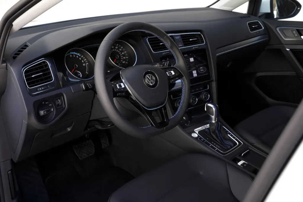 Volkswagen e-Golf 35.8 kWh Интерьер