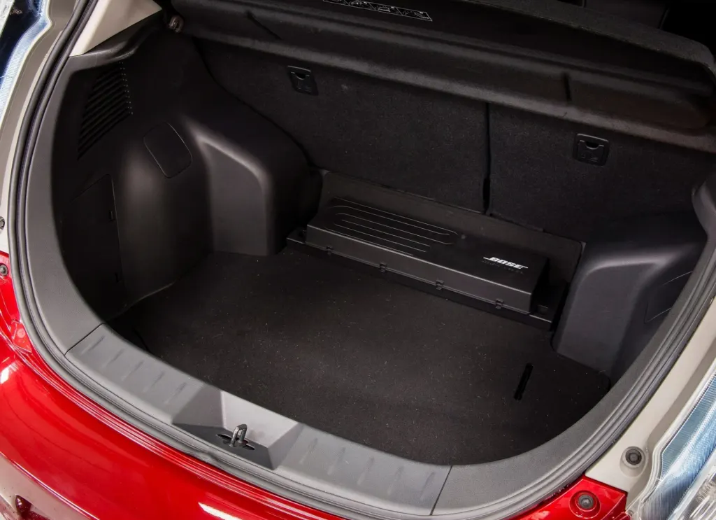 Nissan Leaf 24 kWh Facelifting Багажник