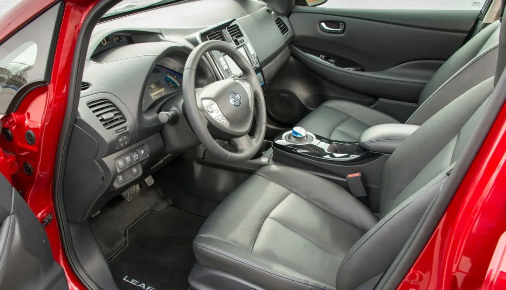 Nissan Leaf 24 kWh Facelifting Интерьер