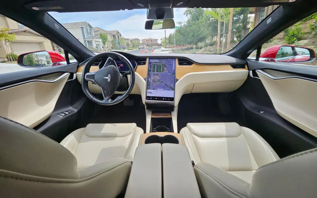 Tesla Model S (2016 - 2020) Інтер'єр