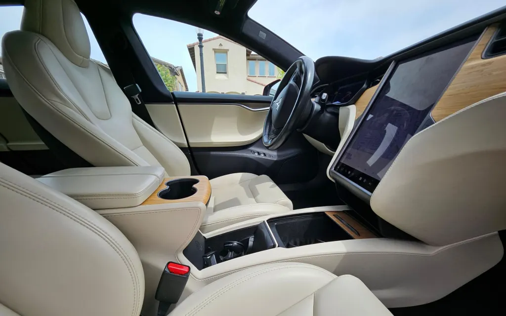 Tesla Model S (2016 - 2020) Интерьер